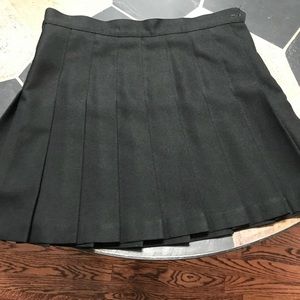 AMERICAN APPAREL BLACK PLEATED SKIRT